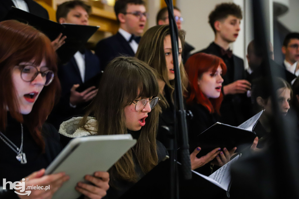 Wielki Piątek w parafii Ducha Świętego w Mielcu