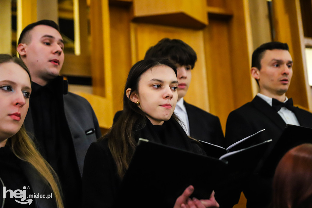 Wielki Piątek w parafii Ducha Świętego w Mielcu