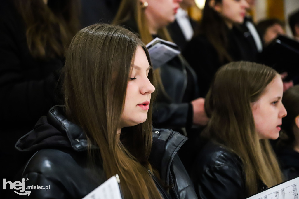 Wielki Piątek w parafii Ducha Świętego w Mielcu