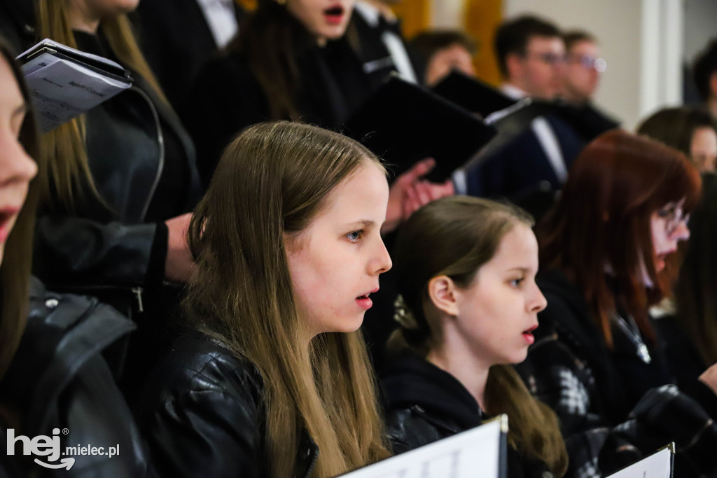 Wielki Piątek w parafii Ducha Świętego w Mielcu