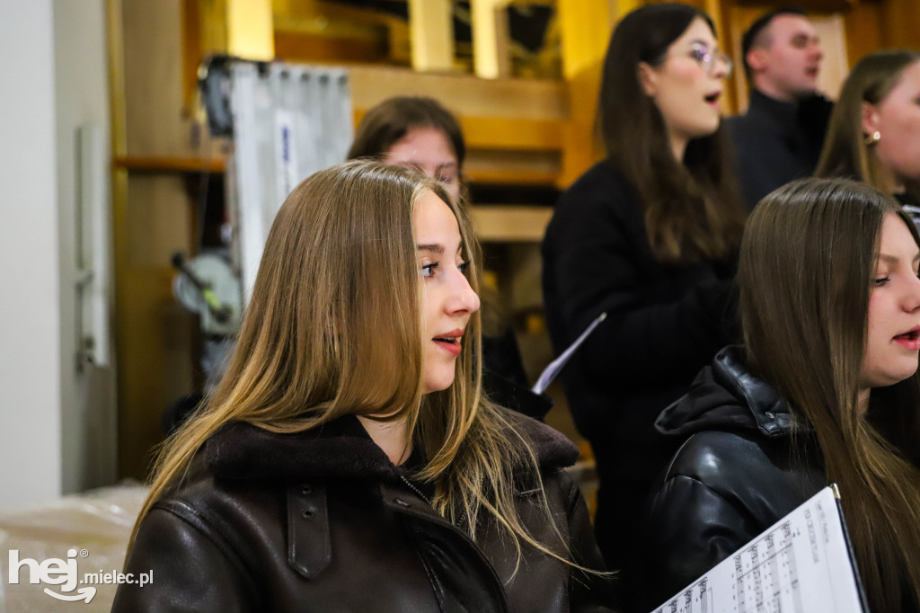 Wielki Piątek w parafii Ducha Świętego w Mielcu