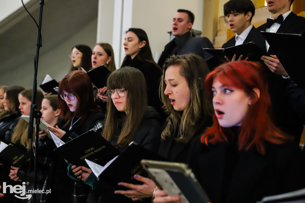 Wielki Piątek w parafii Ducha Świętego w Mielcu