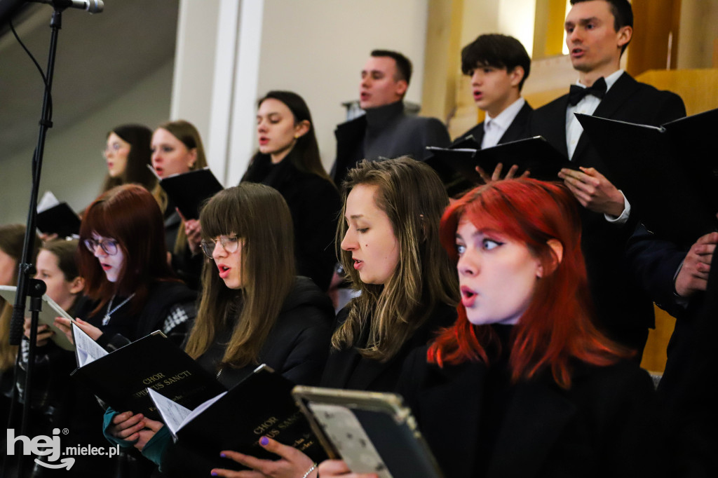Wielki Piątek w parafii Ducha Świętego w Mielcu
