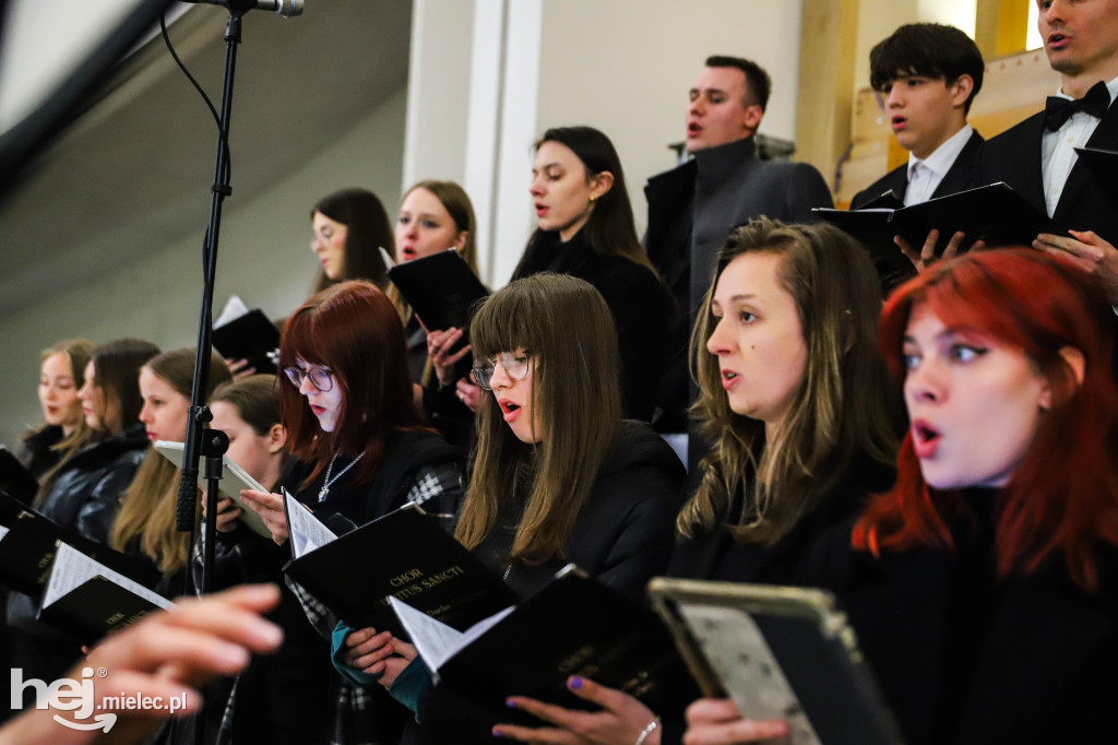 Wielki Piątek w parafii Ducha Świętego w Mielcu