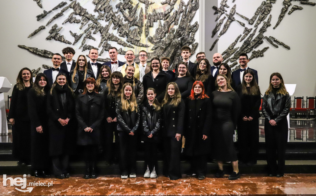 Wigilia Paschalna w parafii Ducha Świętego w Mielcu