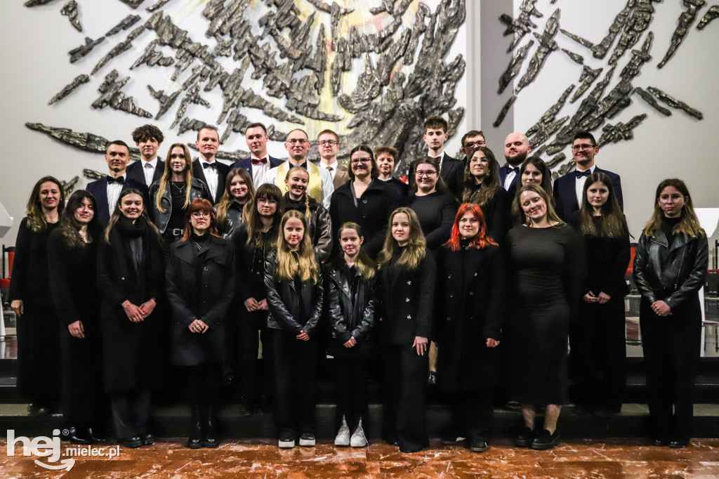 Wigilia Paschalna w parafii Ducha Świętego w Mielcu