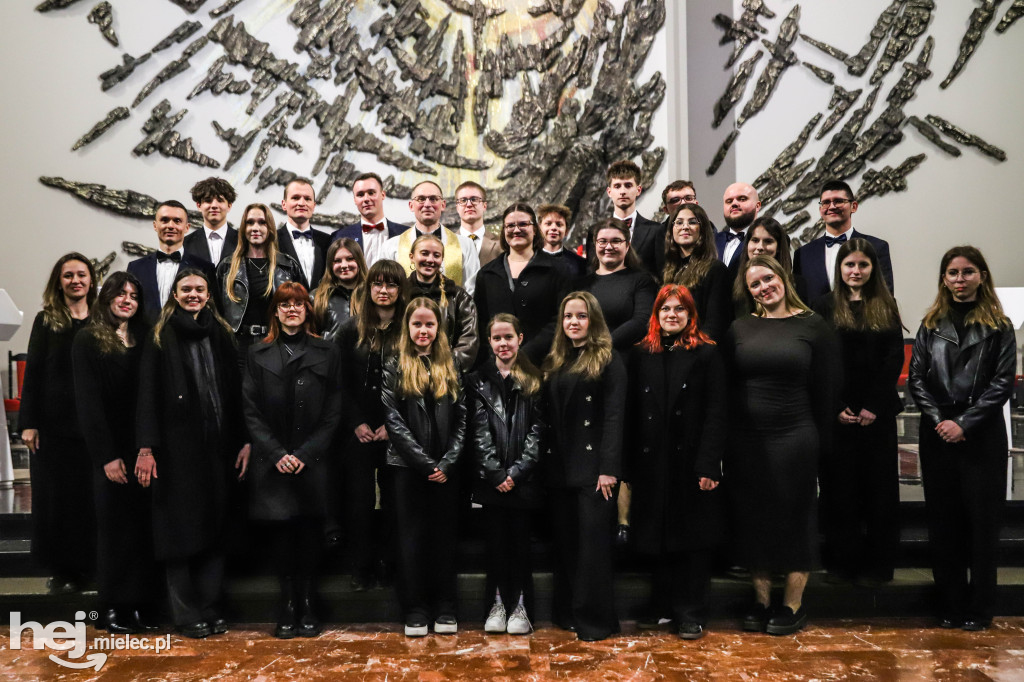 Wigilia Paschalna w parafii Ducha Świętego w Mielcu