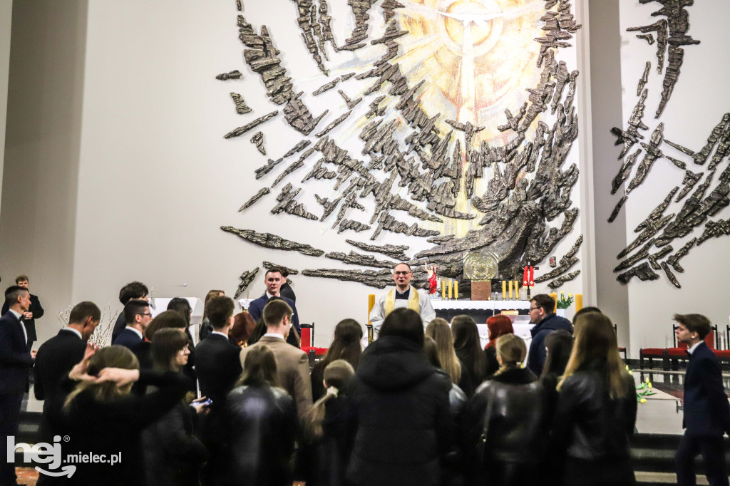 Wigilia Paschalna w parafii Ducha Świętego w Mielcu