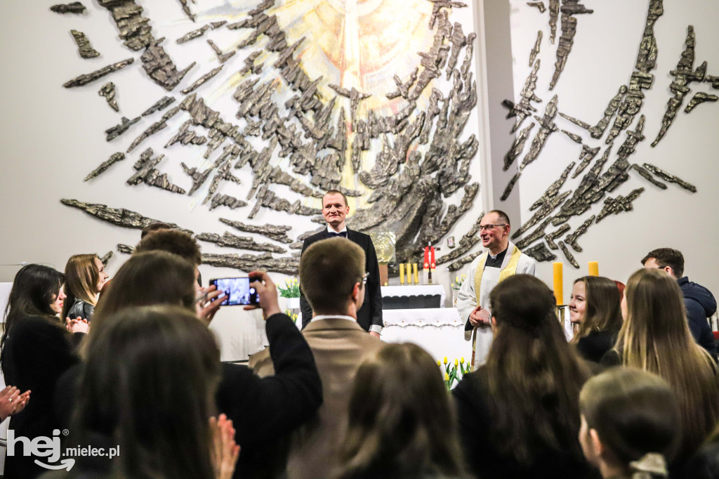 Wigilia Paschalna w parafii Ducha Świętego w Mielcu