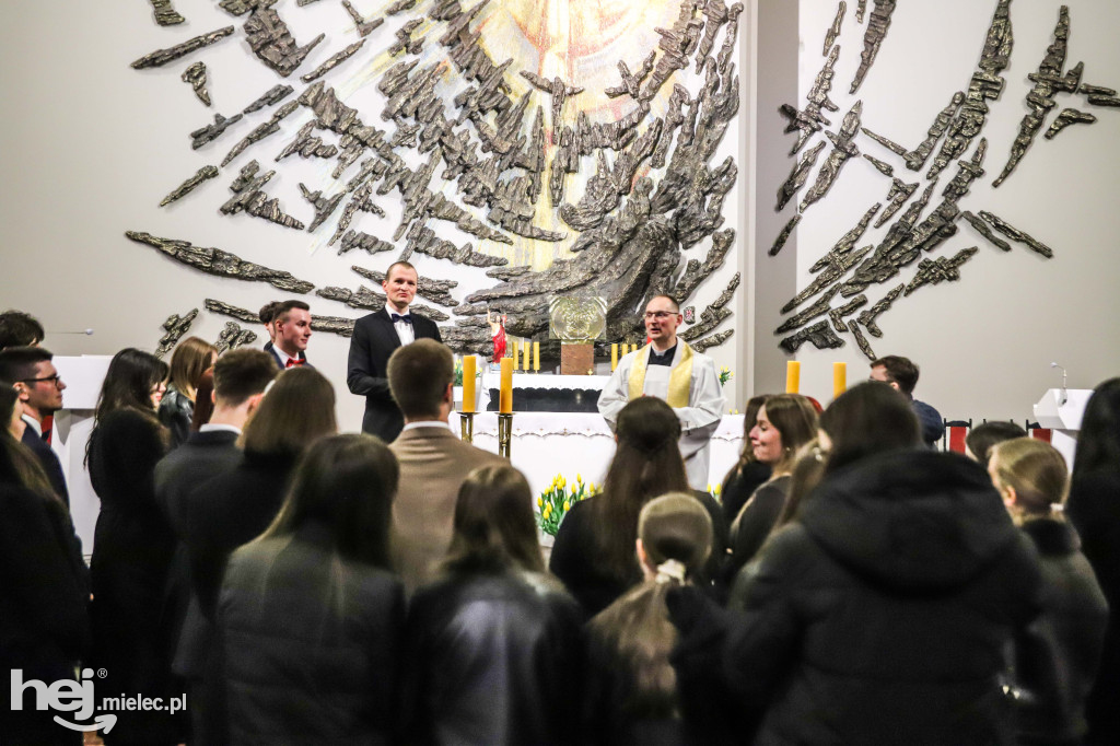 Wigilia Paschalna w parafii Ducha Świętego w Mielcu