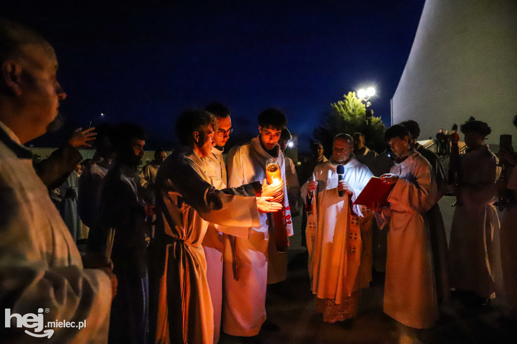 Wigilia Paschalna w parafii Ducha Świętego w Mielcu