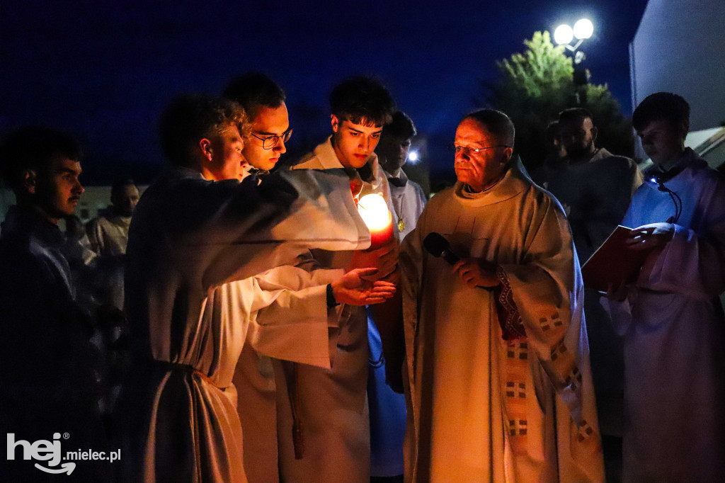 Wigilia Paschalna w parafii Ducha Świętego w Mielcu