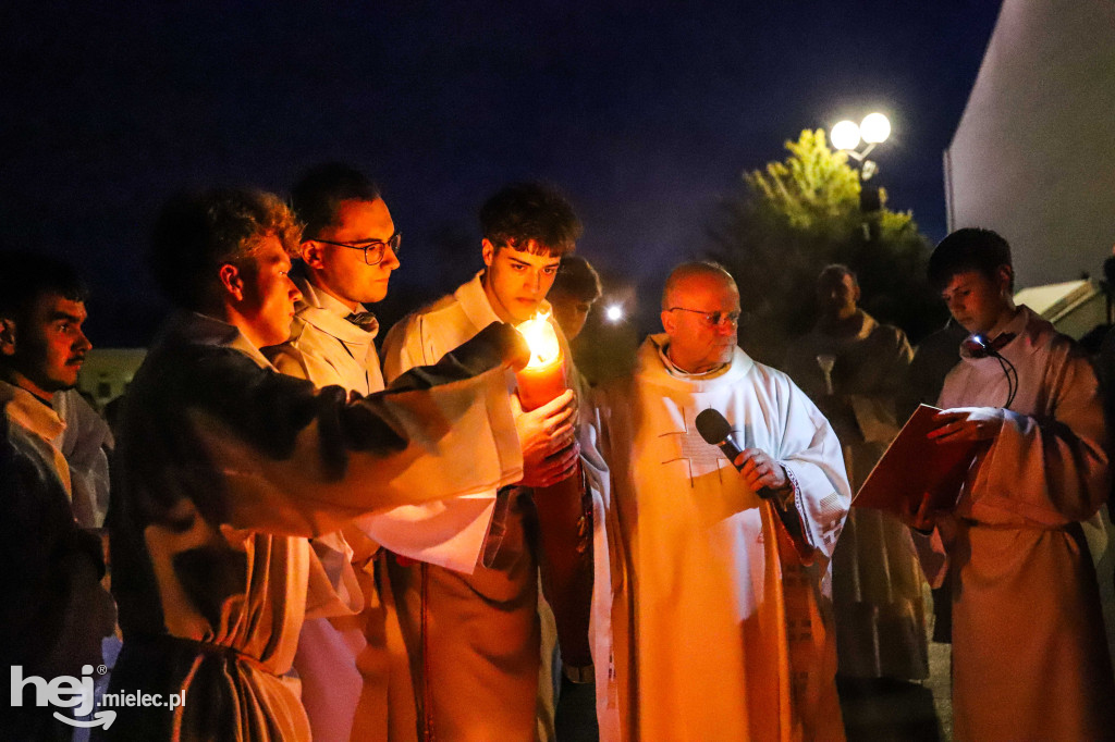 Wigilia Paschalna w parafii Ducha Świętego w Mielcu