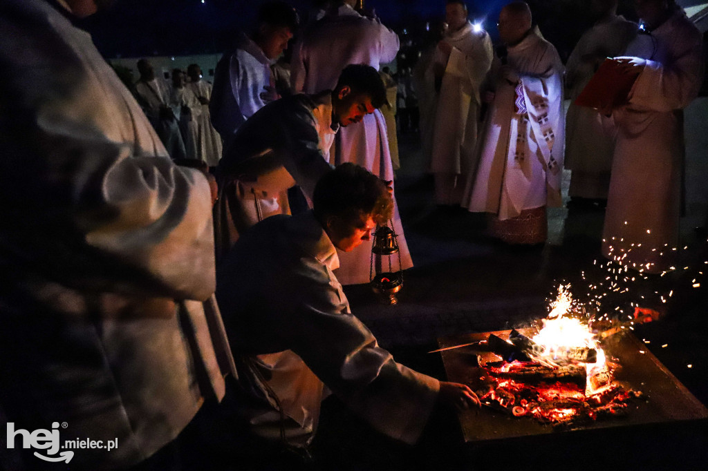 Wigilia Paschalna w parafii Ducha Świętego w Mielcu