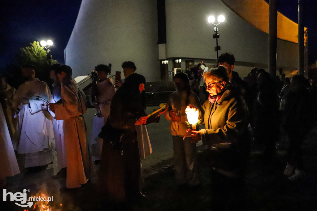 Wigilia Paschalna w parafii Ducha Świętego w Mielcu