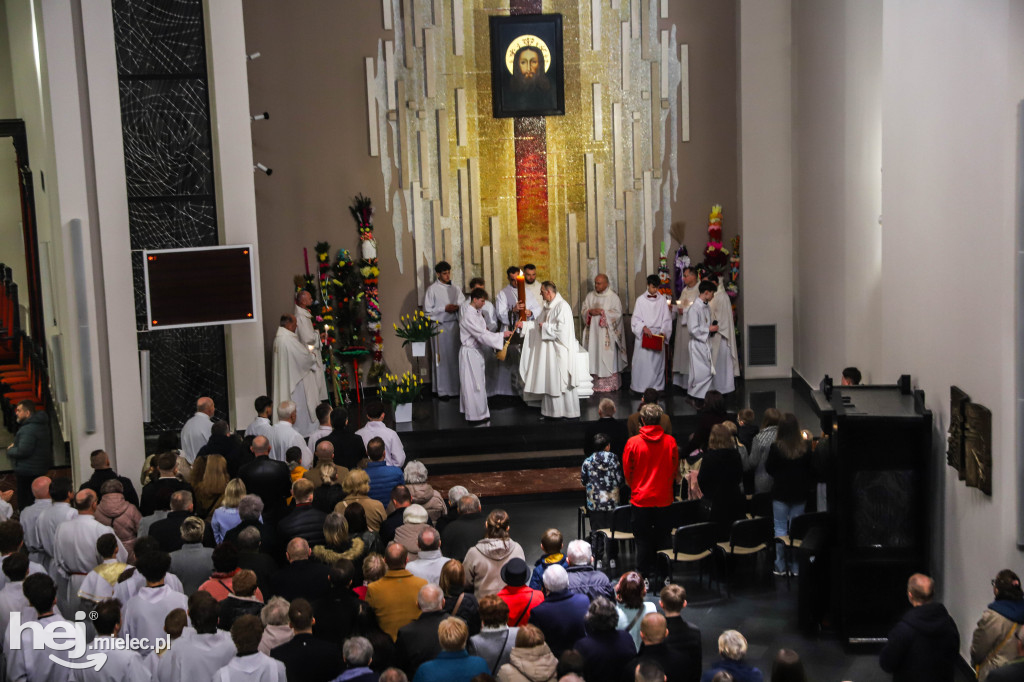 Wigilia Paschalna w parafii Ducha Świętego w Mielcu
