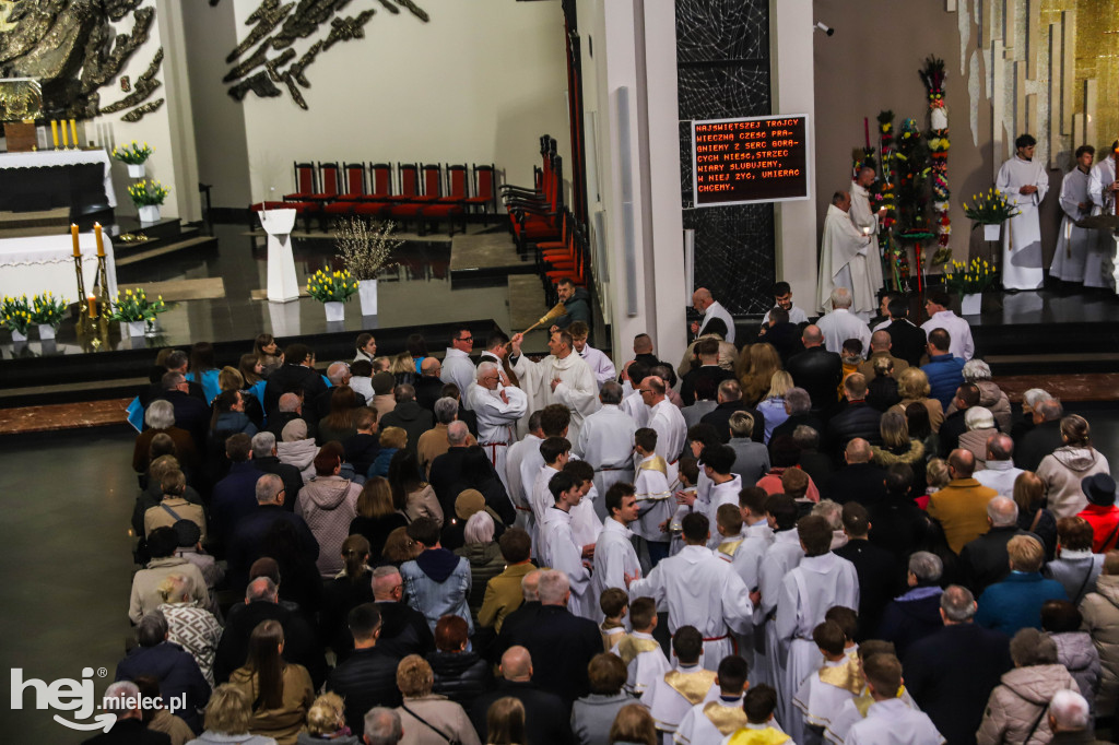 Wigilia Paschalna w parafii Ducha Świętego w Mielcu