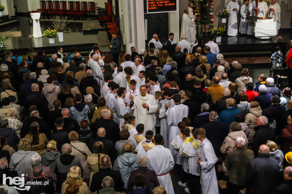 Wigilia Paschalna w parafii Ducha Świętego w Mielcu