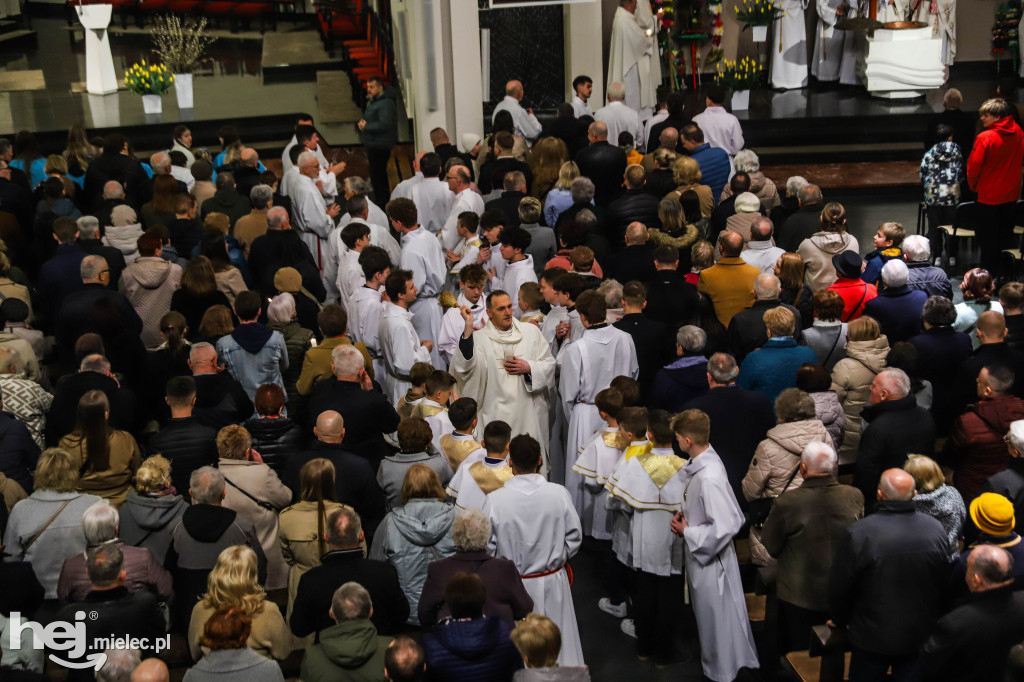 Wigilia Paschalna w parafii Ducha Świętego w Mielcu