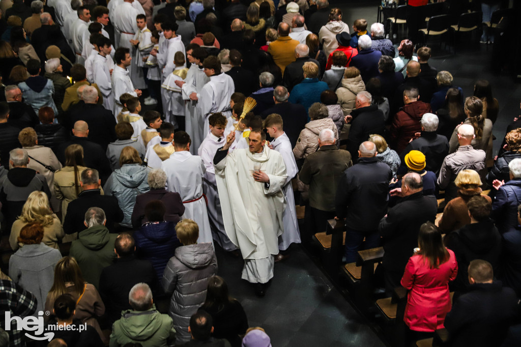 Wigilia Paschalna w parafii Ducha Świętego w Mielcu
