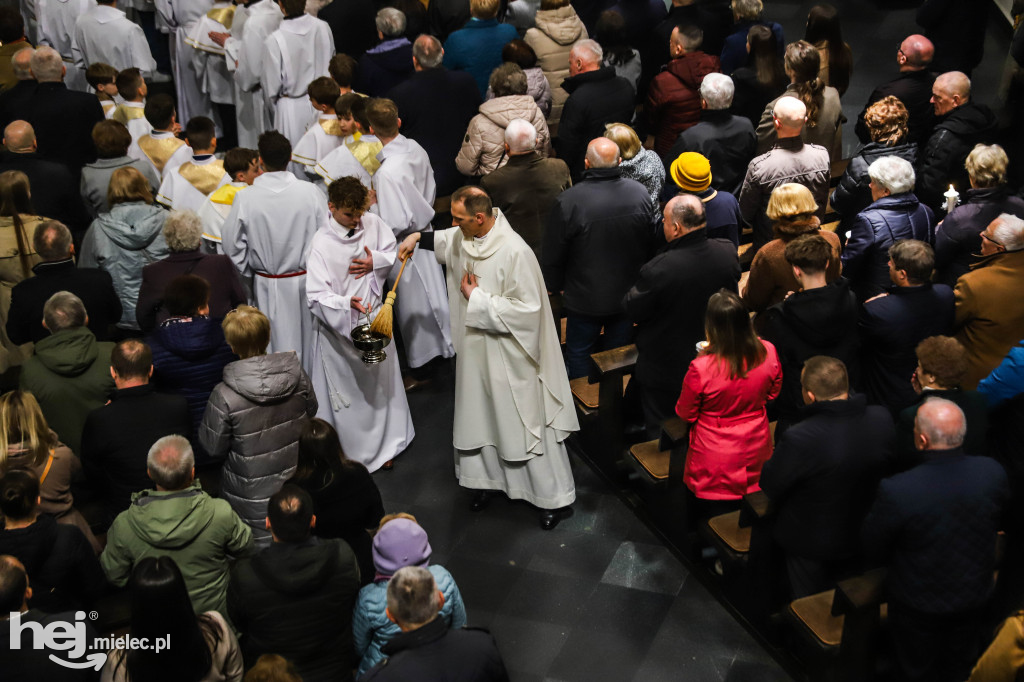 Wigilia Paschalna w parafii Ducha Świętego w Mielcu