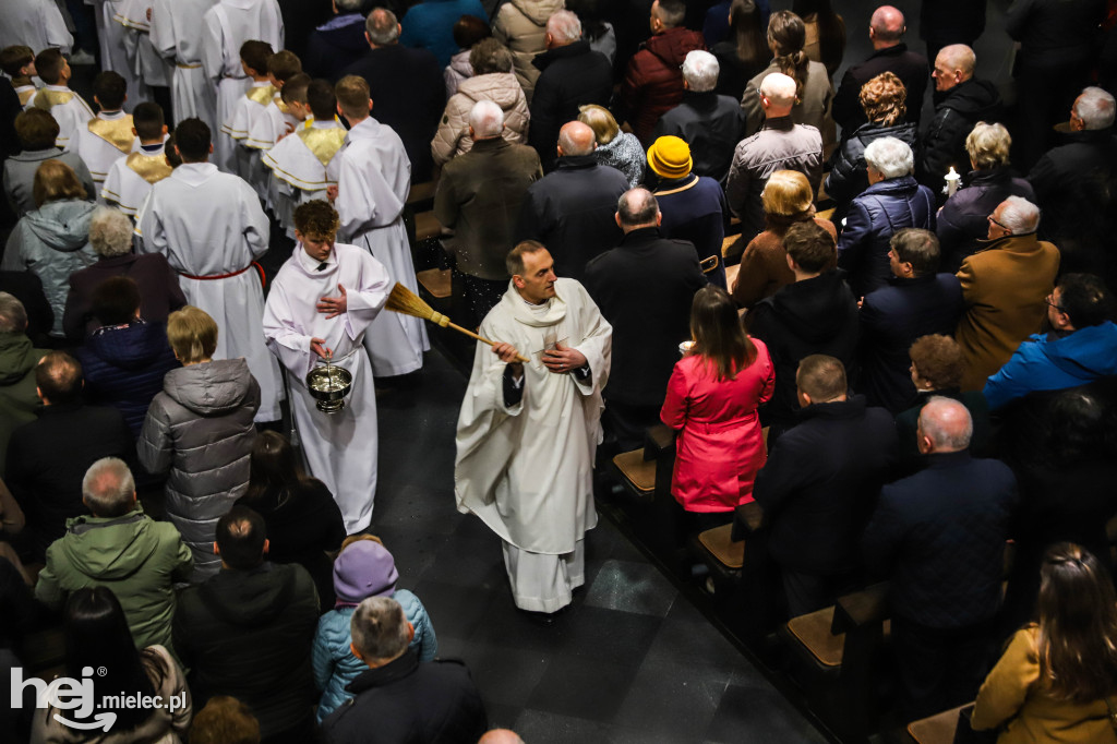 Wigilia Paschalna w parafii Ducha Świętego w Mielcu