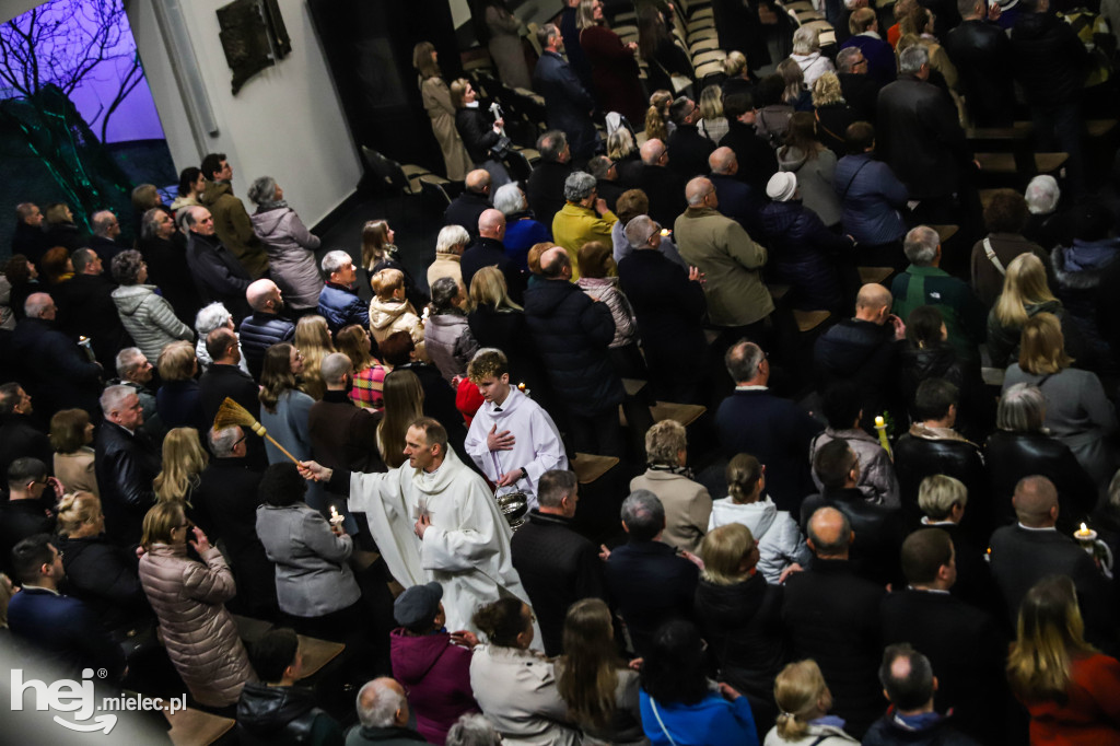 Wigilia Paschalna w parafii Ducha Świętego w Mielcu