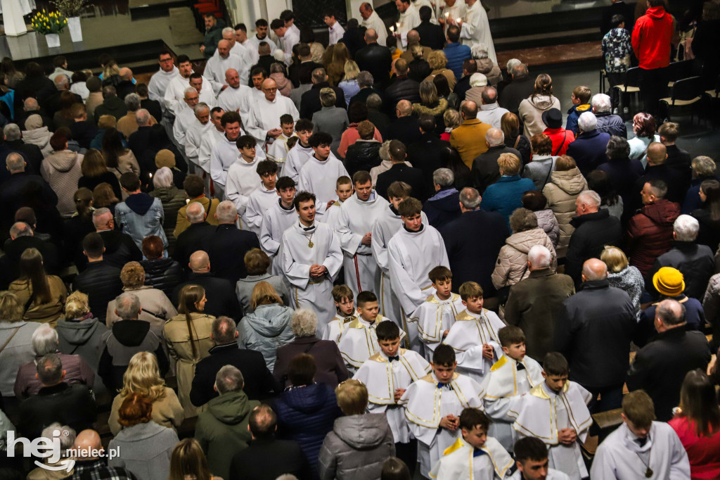 Wigilia Paschalna w parafii Ducha Świętego w Mielcu