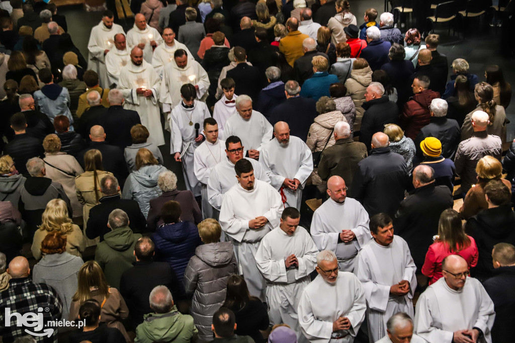 Wigilia Paschalna w parafii Ducha Świętego w Mielcu