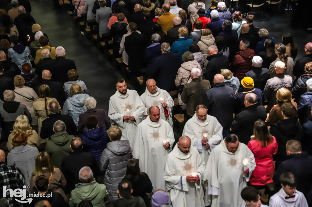 Wigilia Paschalna w parafii Ducha Świętego w Mielcu
