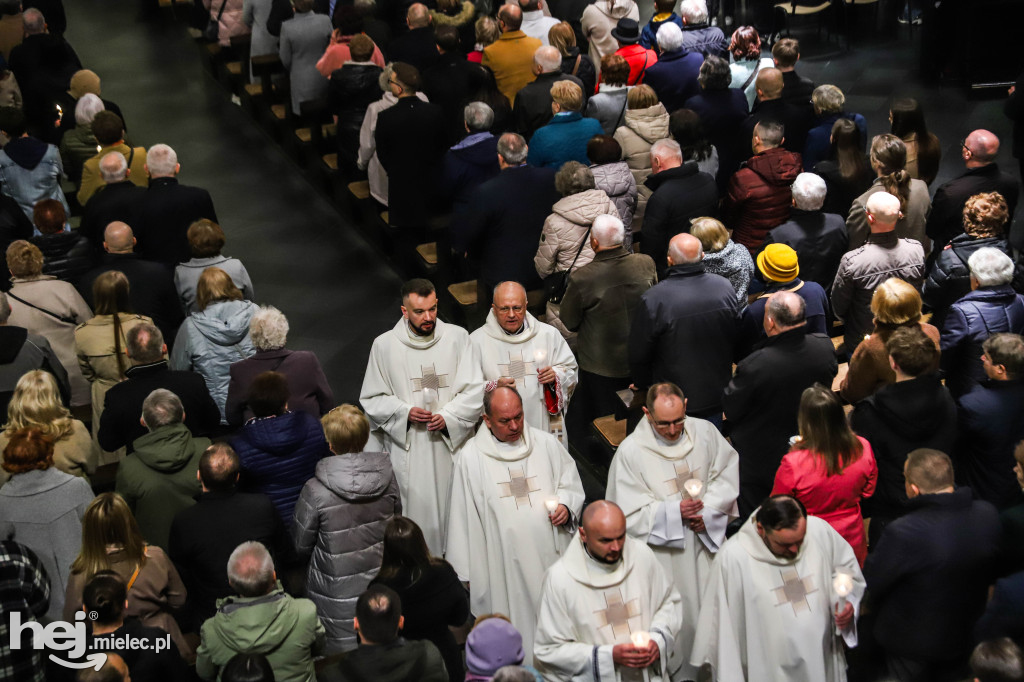 Wigilia Paschalna w parafii Ducha Świętego w Mielcu