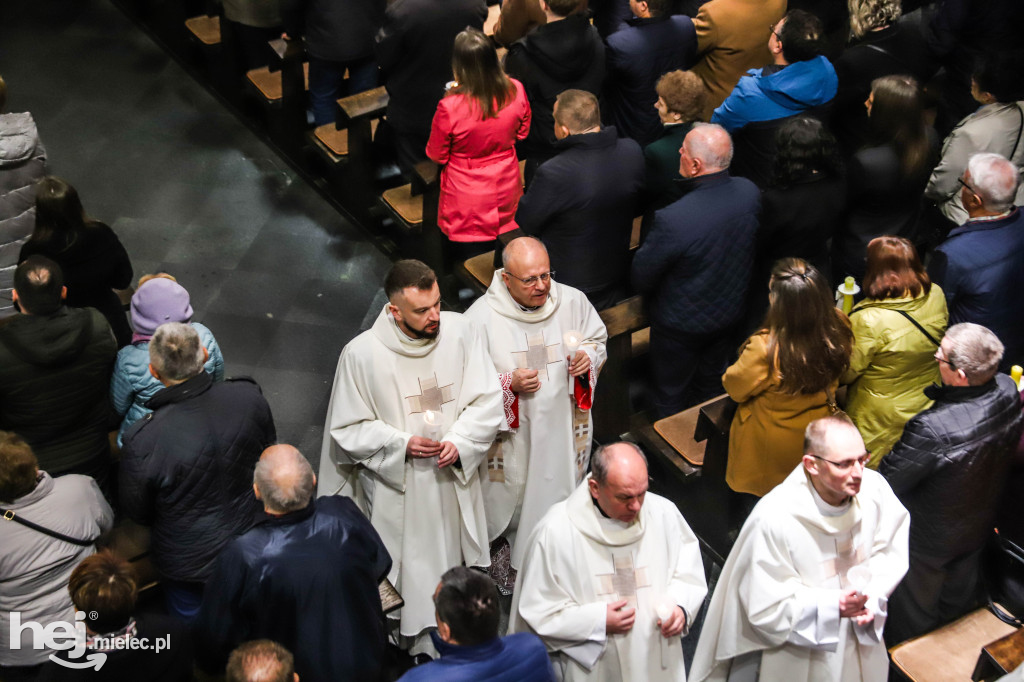 Wigilia Paschalna w parafii Ducha Świętego w Mielcu