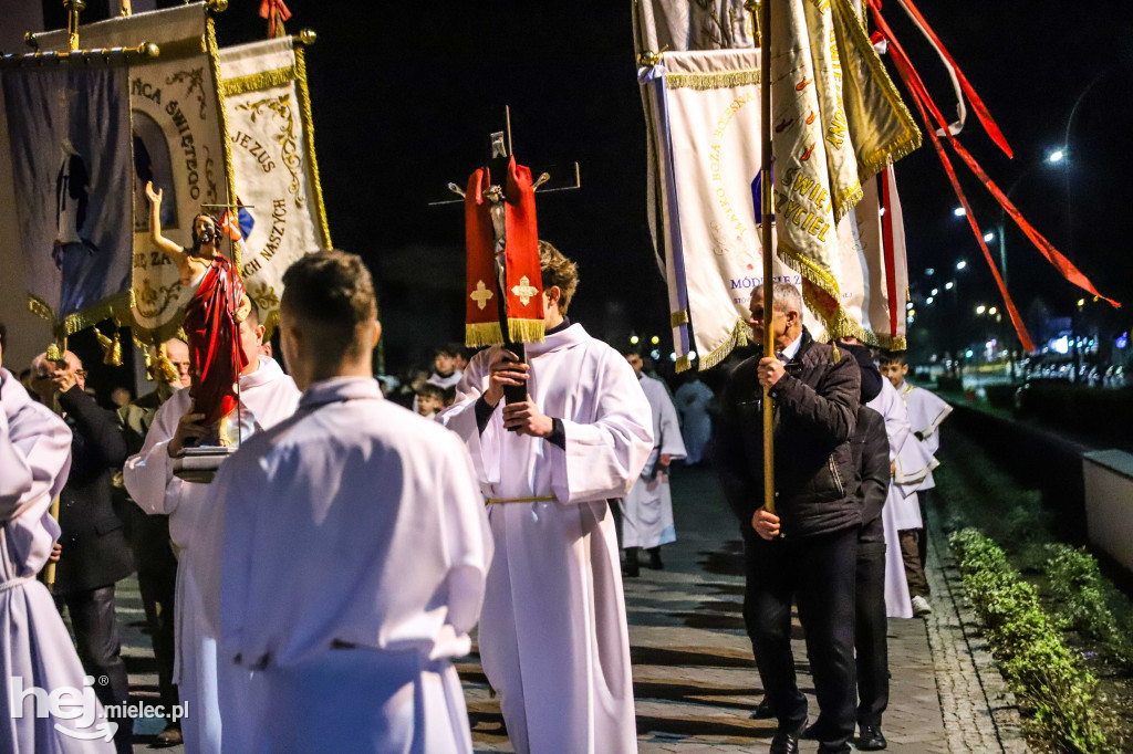 Wigilia Paschalna w parafii Ducha Świętego w Mielcu
