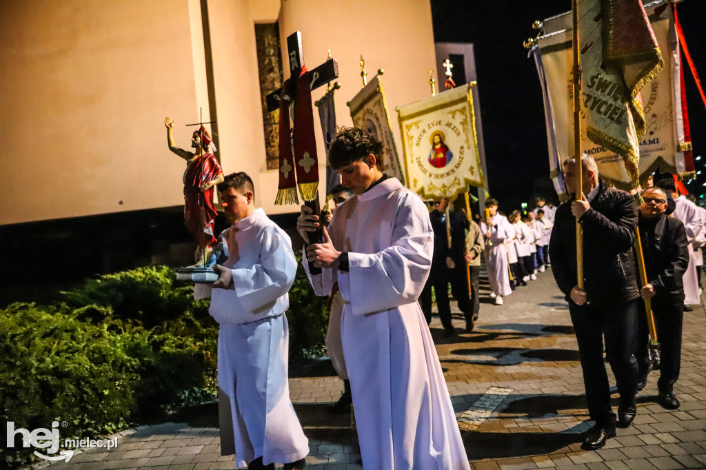 Wigilia Paschalna w parafii Ducha Świętego w Mielcu