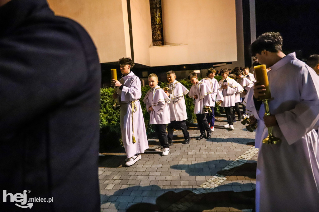 Wigilia Paschalna w parafii Ducha Świętego w Mielcu
