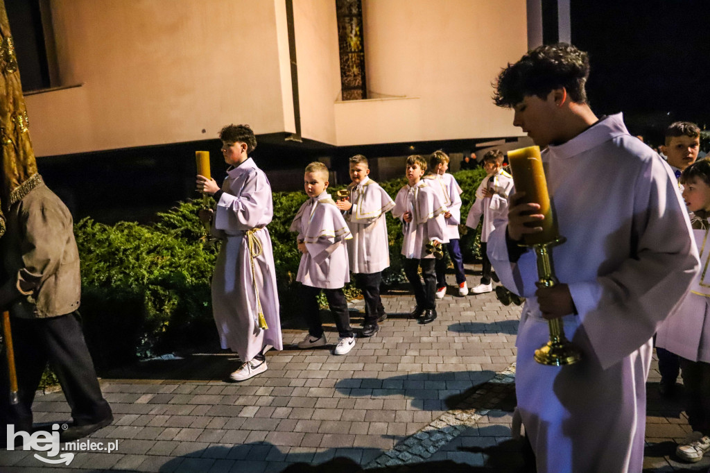 Wigilia Paschalna w parafii Ducha Świętego w Mielcu
