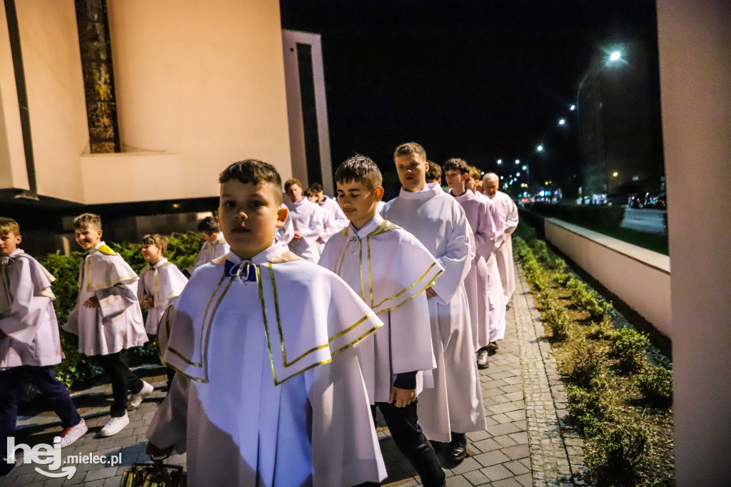 Wigilia Paschalna w parafii Ducha Świętego w Mielcu