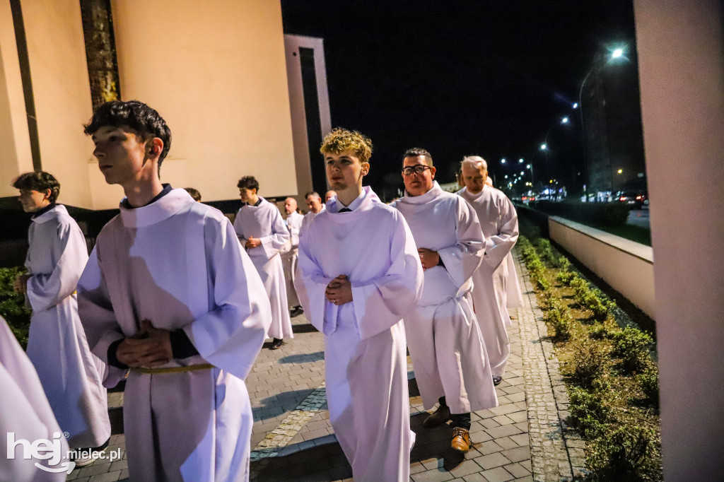 Wigilia Paschalna w parafii Ducha Świętego w Mielcu