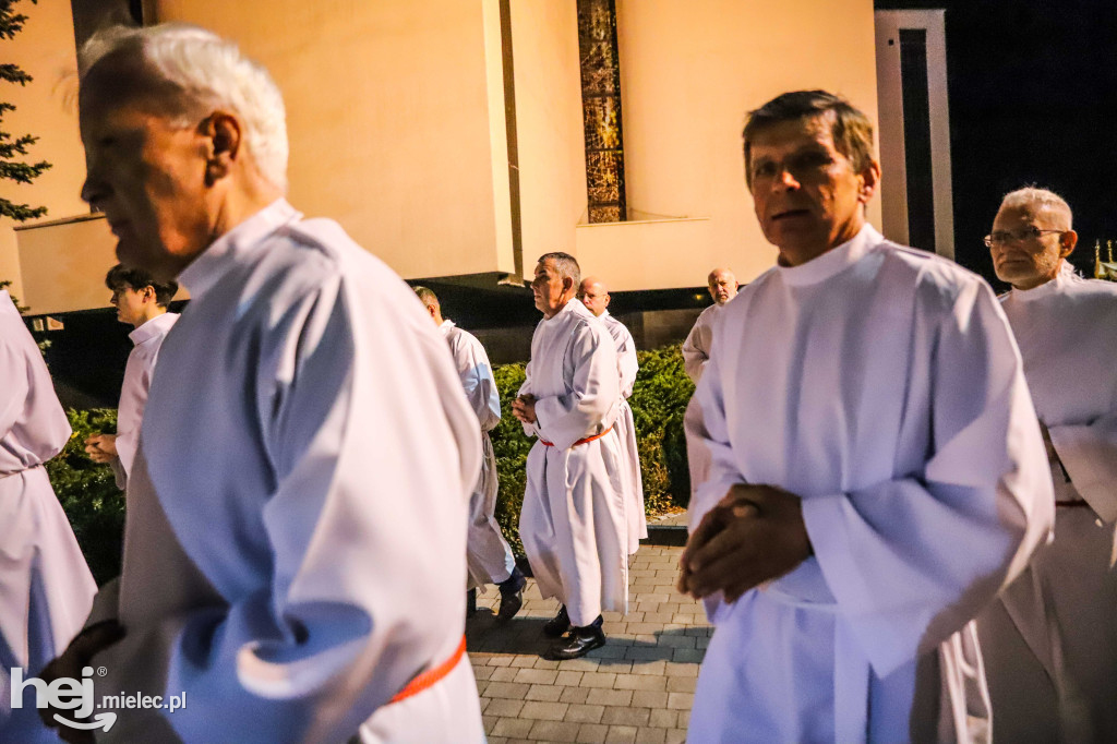 Wigilia Paschalna w parafii Ducha Świętego w Mielcu