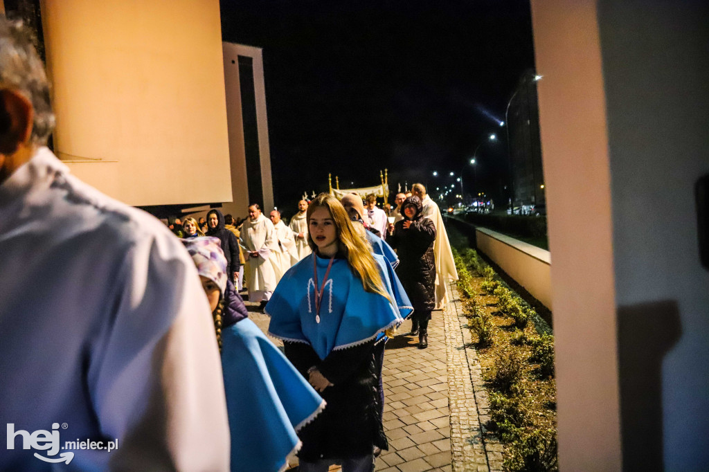 Wigilia Paschalna w parafii Ducha Świętego w Mielcu