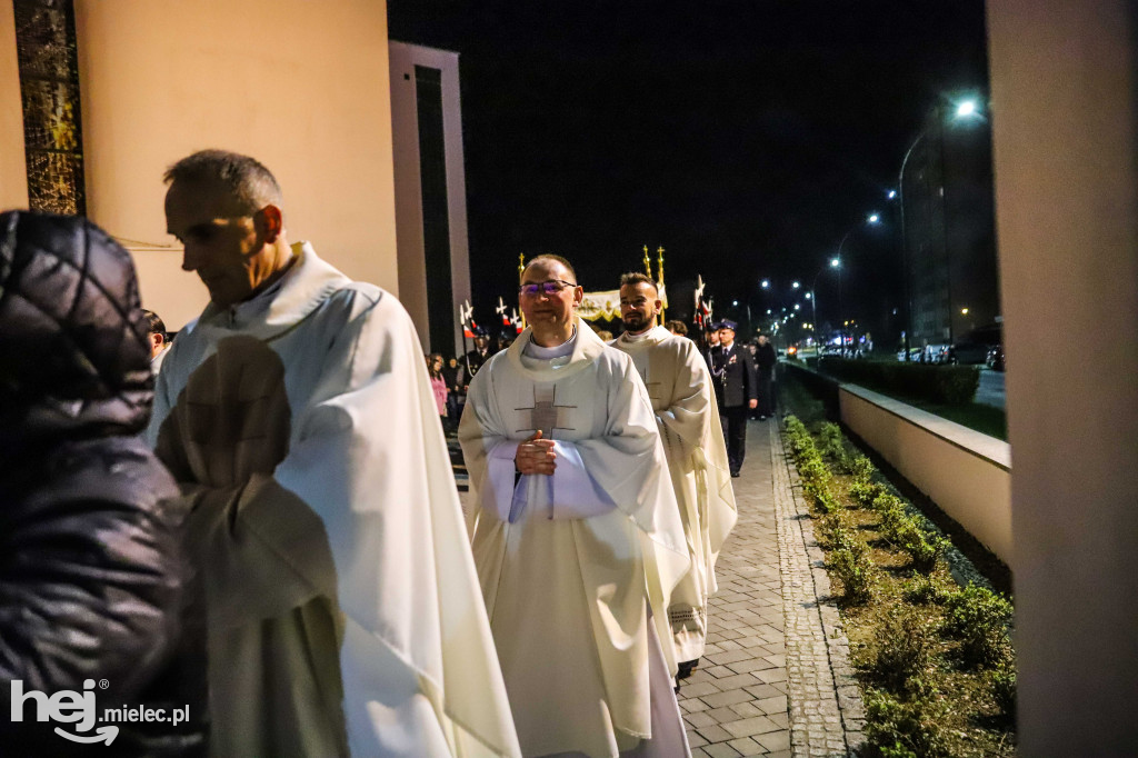 Wigilia Paschalna w parafii Ducha Świętego w Mielcu