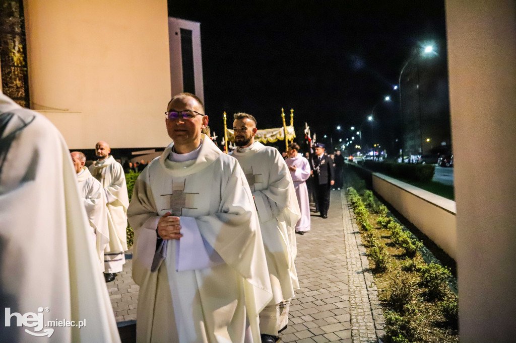 Wigilia Paschalna w parafii Ducha Świętego w Mielcu