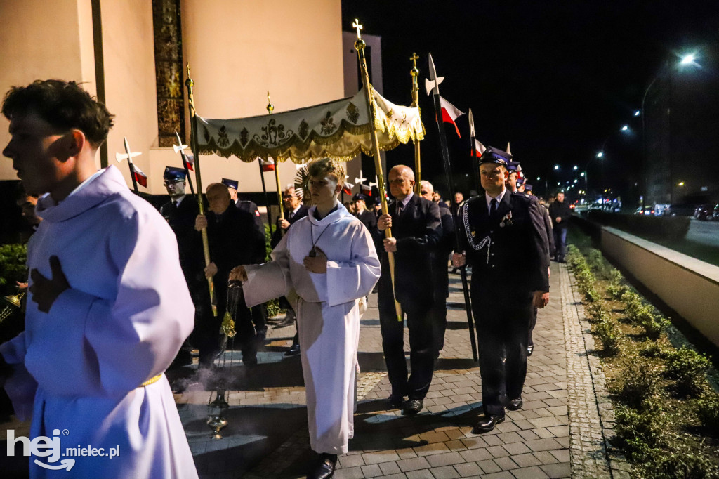 Wigilia Paschalna w parafii Ducha Świętego w Mielcu
