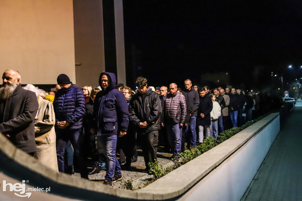 Wigilia Paschalna w parafii Ducha Świętego w Mielcu