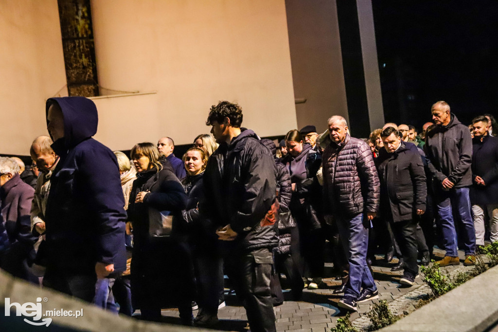 Wigilia Paschalna w parafii Ducha Świętego w Mielcu