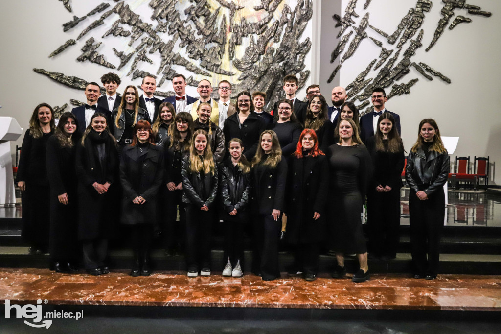 Wigilia Paschalna w parafii Ducha Świętego w Mielcu