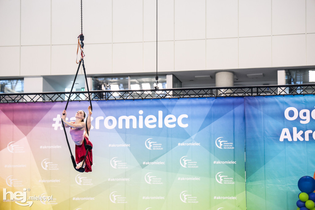 III Ogólnopolski Turniej Akrobatyki Sportowej w Mielcu [DZIEŃ 1]