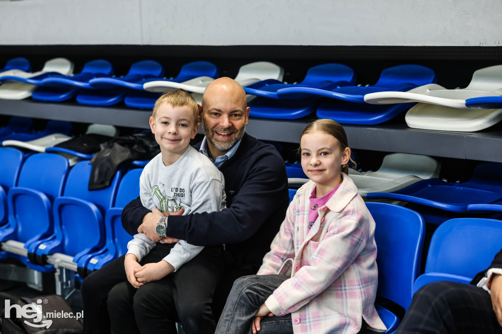 III Ogólnopolski Turniej Akrobatyki Sportowej w Mielcu [DZIEŃ 1]