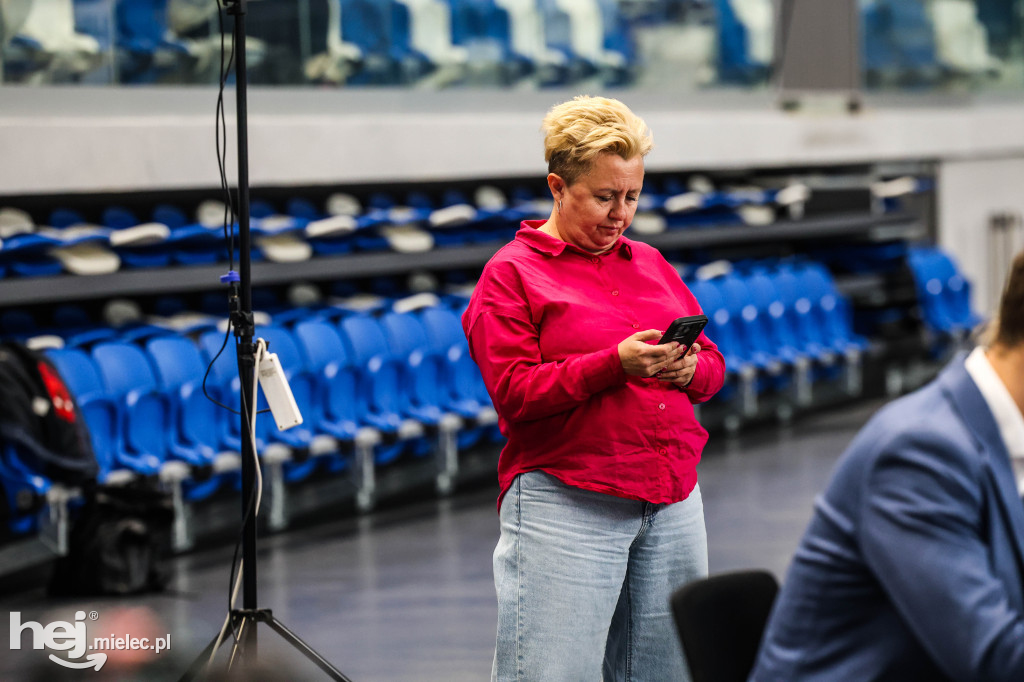 III Ogólnopolski Turniej Akrobatyki Sportowej w Mielcu [DZIEŃ 1]