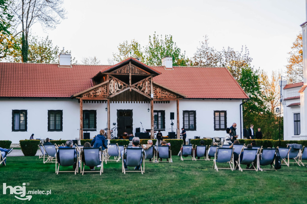 Klimatyczny wieczór w Zamku Przecław